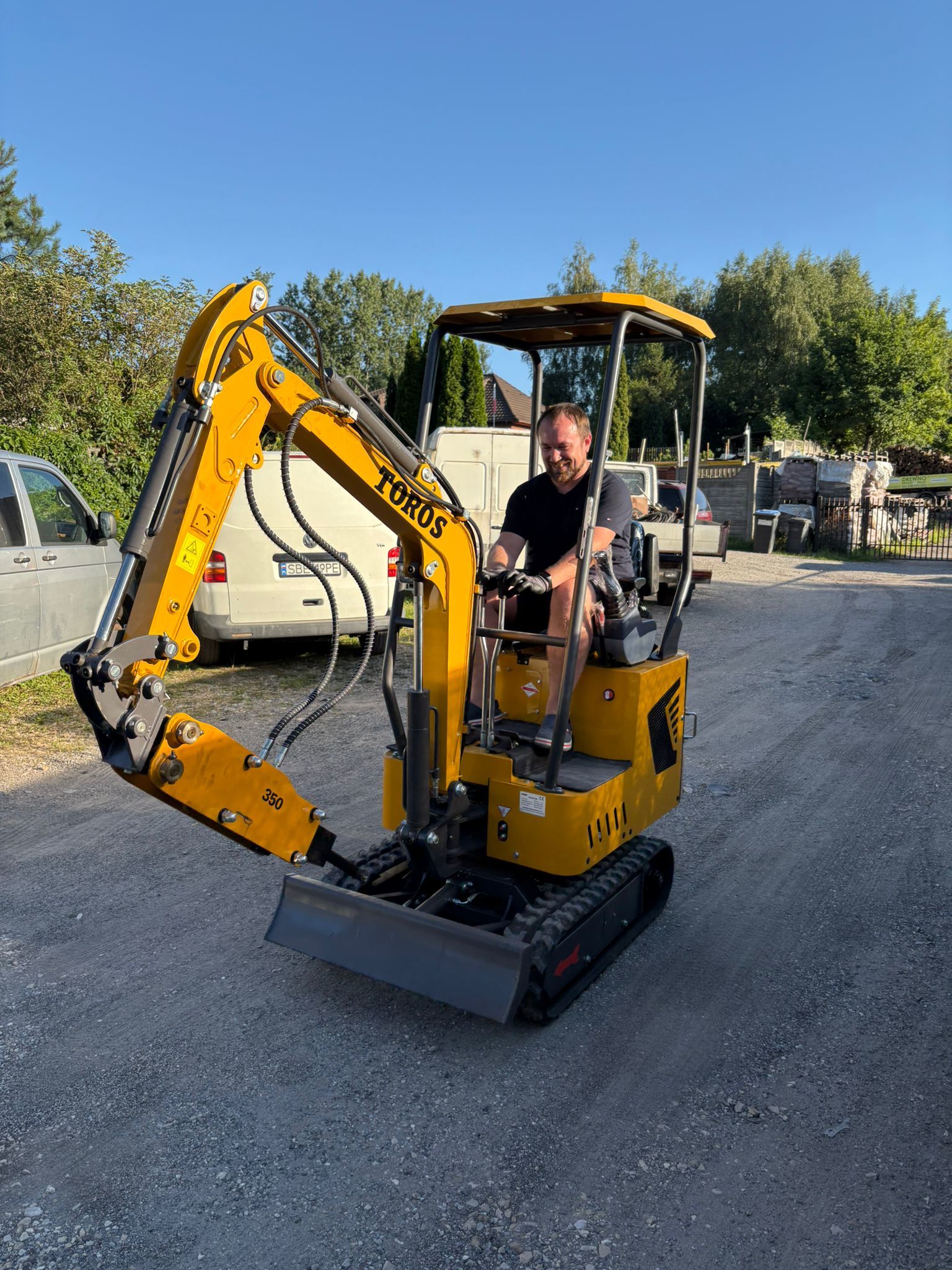 Blog perusahaan terbaru tentang Mini Ekskavator vs Skid Steer Loader: Mesin Mana yang Lebih Baik untuk Lokasi Kerja Anda?