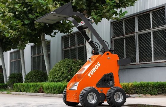 Skid Steer Pertanian Mini Stand Up yang Kuat Serbaguna